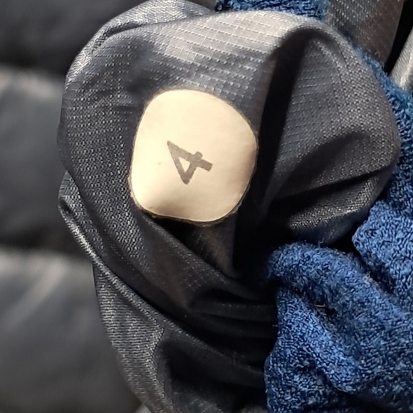 ❄️ Lululemon Fluffin Awesome Down Jacket Size 4 ❄️ - Picture 3 of 12